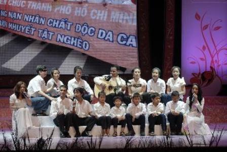 ទឹកប្រាក់ចំនួនជិត៣ពាន់លានដុងវៀតណាមគាំទ្រជនរងគ្រោះដោយជាតិគីមីពុលDIOXIN